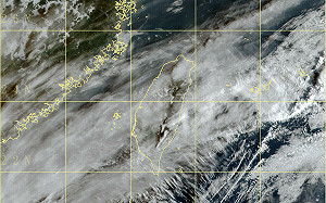 鋒面通過北東局部短暫雨 新竹以南陽光露臉飆高溫