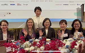 共同出席美國商會謝年飯 蔡英文肯定盧秀燕「台中做得很好！」