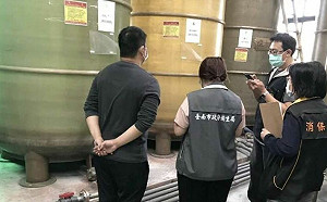  東成醬油「買他廠醬汁」調味！南市衛生局最新稽查結果出爐