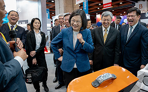 蔡英文出席家電展看大同電鍋 推動減碳生活談補助方案