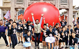 「紅球台南」首站風神廟吸引民眾朝聖  黃偉哲：想紅就來看紅球