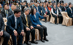 林佳龍逛家電展 大推國人入手「婚姻守護三寶」