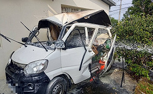 不知車內瓦斯桶洩漏 男子駕駛座抽菸點火引氣爆