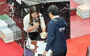 李雅靜酸高雄食安網一吹就破 陳其邁：要求衛生局查核「雲端廚房」