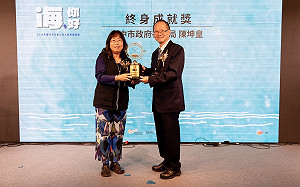 中市社工日表揚績優社工與機構 陳坤皇獲終身成就獎