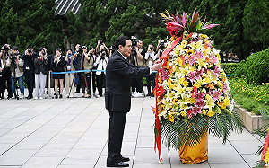 馬英九參訪黃花崗烈士墓園 盼「兩岸中國人」記得先賢犧牲
