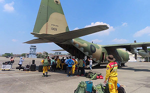 403大地震》空軍出動2架C-130H載運南高屏60搜救員5犬3萬磅裝備馳援花蓮
