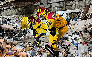 403大地震》花農女師回天王星大樓救貓遇坍塌！遺體運出師生不捨