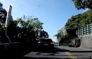 強震「蘇花改巨石砸車」！駕駛逃死劫發聲