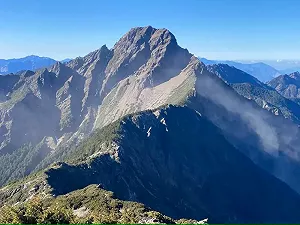 玉山主峰西側崩塌照片曝光！鄭明典示警