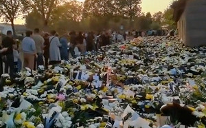 (影) 中國史上最大自發「公祭」! 藉悼李克強反習? 他安徽故居湧3百萬獻花人龍 