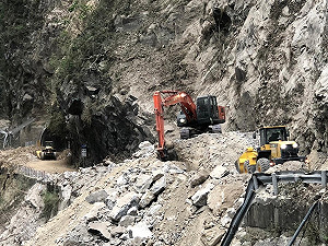 遭頻問太魯閣何時通 路況粉專:路毀宛如戰場、搶通你敢走?
