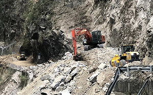 遭頻問太魯閣何時通 路況粉專:路毀宛如戰場、搶通你敢走?