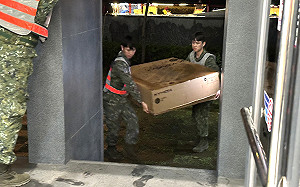 數位部與TTC運送低軌衛星設備至天祥  協助建立救災通訊網路