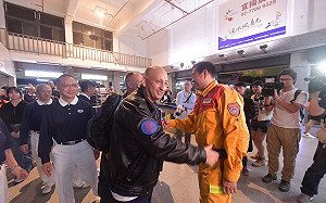 土國無人機救援隊抵台今投入搜救 慈濟顏博文執行長帶隊感恩