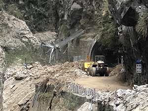 中橫便道土石崩塌搶通!公路局:中午後開放通行