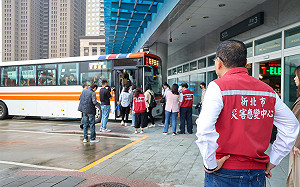 民怨環狀線接駁車搭不上 侯友宜：滾動式檢討