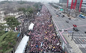 韓國醫生荒引起民怨 尹錫悅試圖藉機翻轉國會多數