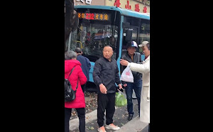 (影) 意外? 報復性路殺? 南昌公車衝撞人行道造成3死7傷 官方：調查中