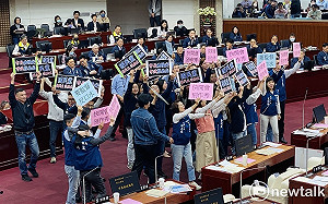 杯葛蔣萬安報告「藍綠吵成一團」 綠酸「護幼主」、藍嗆「別作秀」