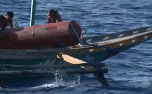 不知自己有巨量民兵船? 中媒反控菲在南海「武裝漁民」 投放危險裝置威脅中艦