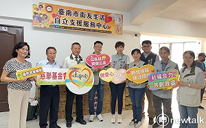 民代媒合張嘉玲建築師事務所  捐贈愛心物資送暖街友