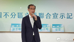 漫畫比擬退選的拜登 鄭運鵬揭美台政府國防軍售的背景