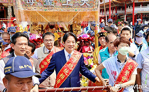 鹿耳門聖母廟「貳日香」繞行臺江  賴清德回娘家黃偉哲陪同扶轎