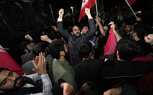 伊朗扣押以色列貨輪 警告美國「遠離以色列免受傷害」