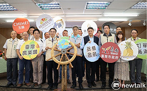 優質農特產前進新加坡國際食品展  黃偉哲盼搶攻國際市場通路
