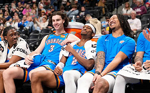 (影)雷霆奪西區第一氣氛好！邀記者發出勝利狗叫