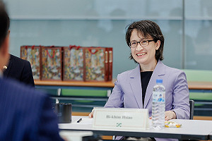 蕭美琴接見紐西蘭訪團   推薦品嚐永康街芒果冰