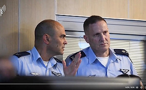 (影) 故意秀出美國也參與? 伊朗空襲時以控制室畫面曝光 美軍人員坐其中