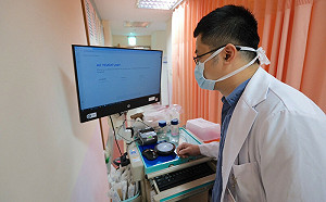 中榮與陽交大聯手開發「健康照護GPT」！可助遠程照顧  幫寫病歷