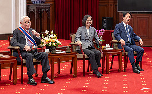 獲蔡英文頒授最高榮譽勳章 張忠謀期許台積電續為土地貢獻