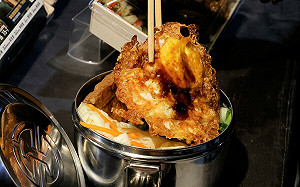 復刻經典60年代！台鐵聯名《押解》舞台劇  限量鋼盒便當開賣