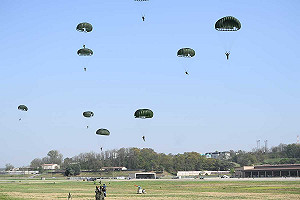 韓美特種作戰部隊演練「空中滲透」 8機、260兵力參演