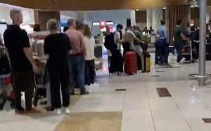 (影)機場都淹水！有記錄來最大暴雨襲波灣 杜拜現恢復航班