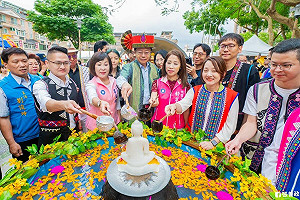 不受寶林食安影響 張善政灑水祈福揭「龍岡米干節」
