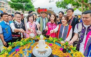 不受寶林食安影響 張善政灑水祈福揭「龍岡米干節」