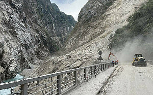 中橫公路「這路段」再坍方！公路局：預計明下午搶通