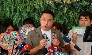 民進黨高市主委首日三人領表  湧言會黃文益率先完成參選登記