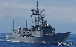 軍事粉專揭露 台灣「張騫艦」澎湖海域對峙中國「麗水艦」