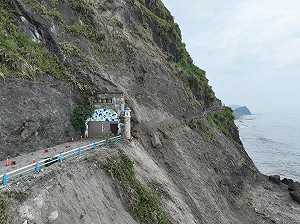 花蓮「親不知子海上古道」入口處遭埋!震撼畫面曝光 網集氣加油