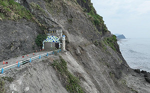 花蓮「親不知子海上古道」入口處遭埋！震撼畫面曝光 網集氣加油 