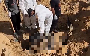 加薩民防稱醫院發現近300屍體亂葬崗 手腳被反綁 疑似遭到處決 