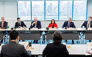 蕭美琴會美眾院跨黨派訪團 贈「鰹魚琴酒」挺花蓮