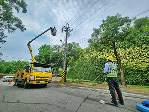 高雄強降雨   路竹、湖內停電   台電搶修中午前全數復電