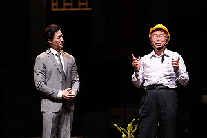 仿黃國昌喊「太離譜」 柯文哲演舞台劇自曝「被騙來」:回去會把許甫宰了