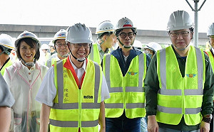 健全橋科聯外交通     陳其邁陪同陳建仁視察台39線延伸至仁武